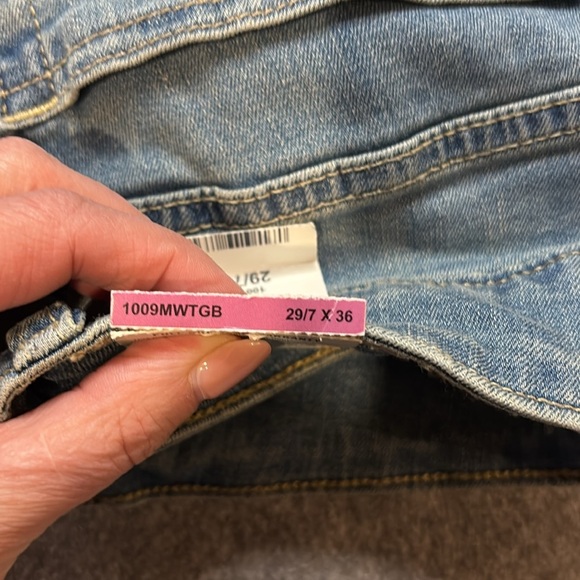 🤠 Wrangler Ladies’ NWT Straight-Leg Western Jeans – Light Wash Perfection! 🤠 - Picture 10 of 16